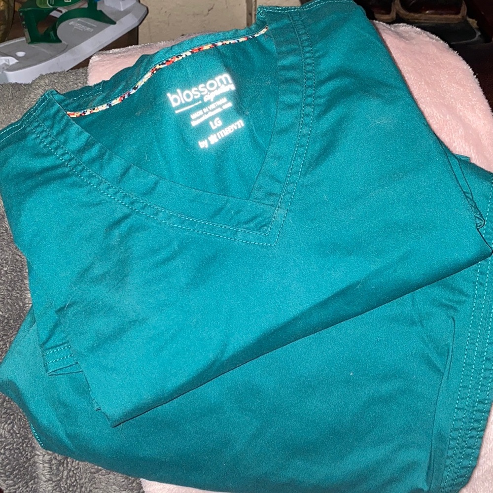 Scrub set